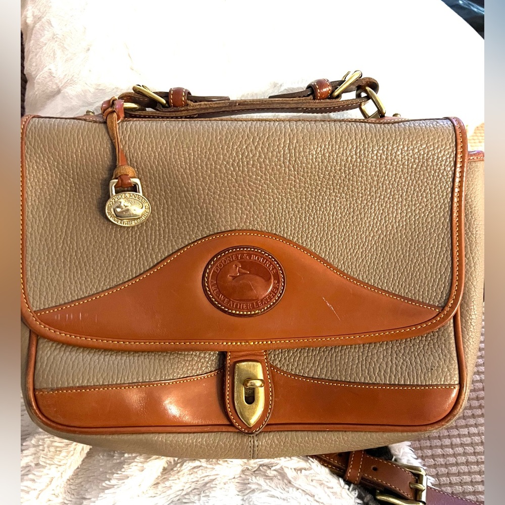 Vintage Downey & Bourke all weather shoulder bag .. Oatmeal and butterscotch.